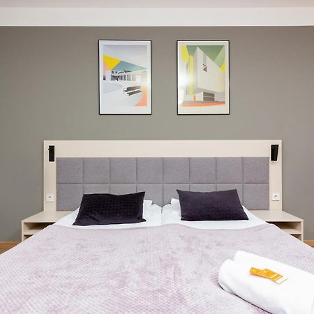Wolska Residence Apartments With Parking By Noclegi Renters Варшава Екстериор снимка