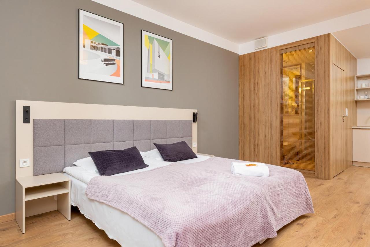 Wolska Residence Apartments With Parking By Noclegi Renters Варшава Екстериор снимка