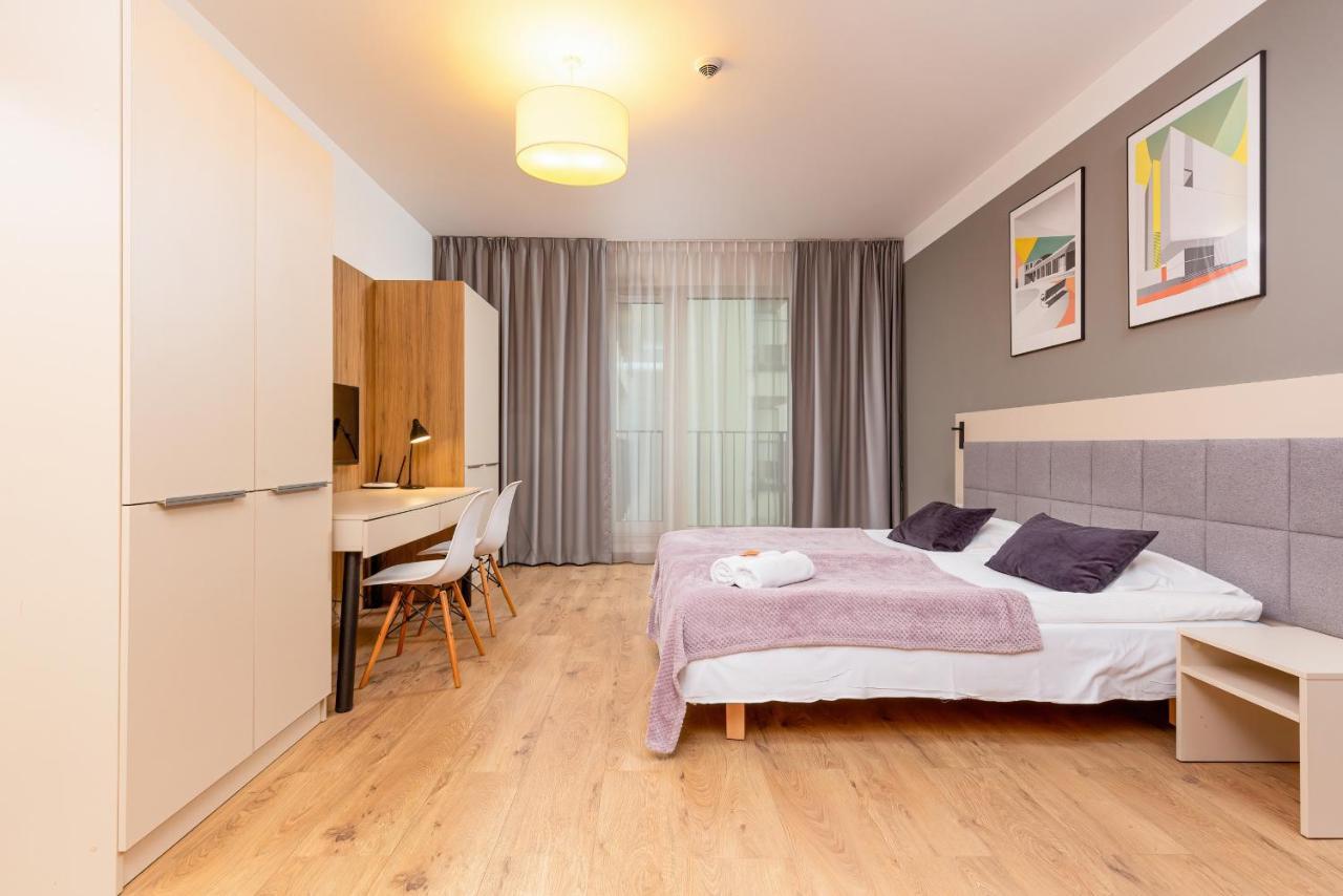 Wolska Residence Apartments With Parking By Noclegi Renters Варшава Екстериор снимка