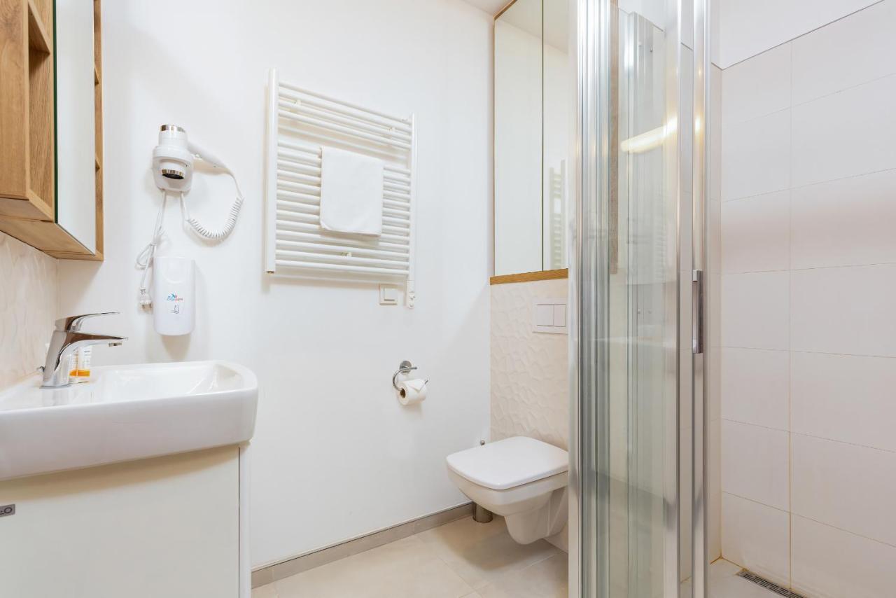 Wolska Residence Apartments With Parking By Noclegi Renters Варшава Екстериор снимка