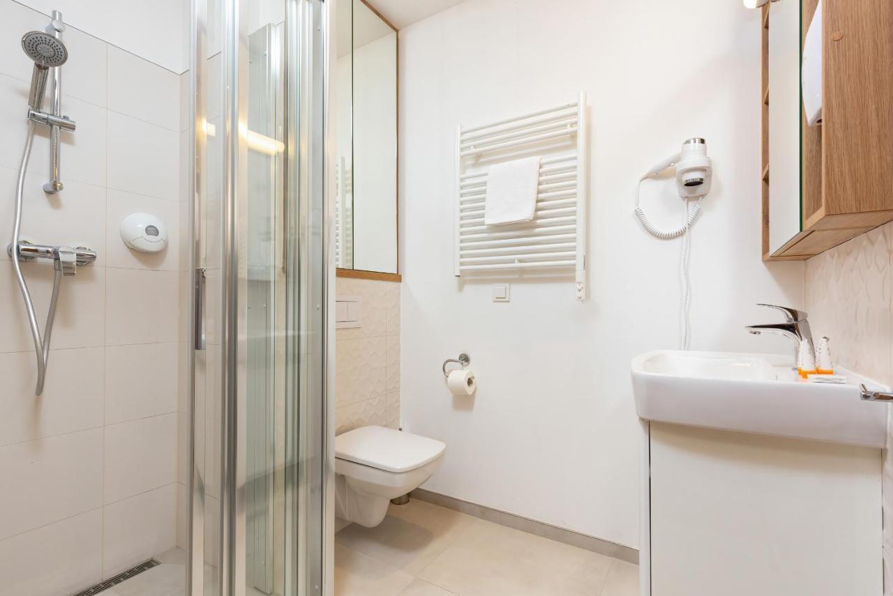 Wolska Residence Apartments With Parking By Noclegi Renters Варшава Екстериор снимка